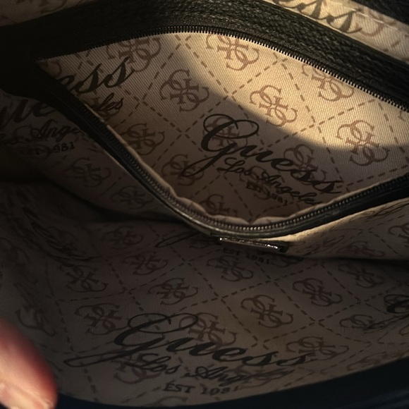 Guess purse - Picture 6 of 7
